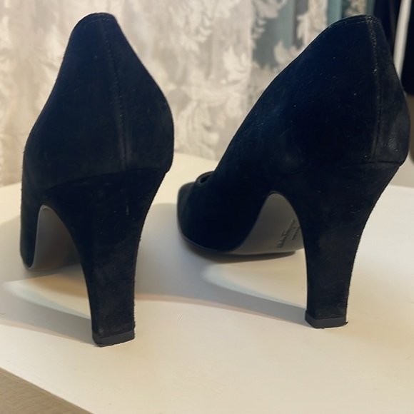 Salvatore Ferragamo vintage black suede heels, EUC, size 6B. - Picture 6 of 10